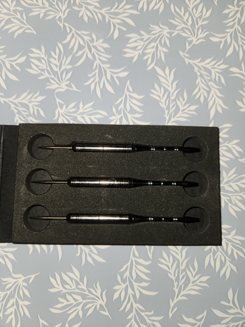 Marlboro Black Steel Tip Dart Set